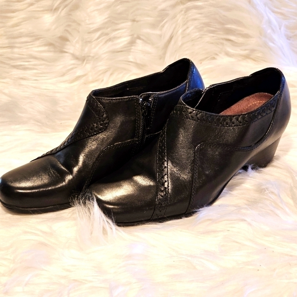 Clarks Everyday black leather booties sz 8N - Picture 3 of 8